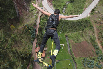 Salto bungee al extremo