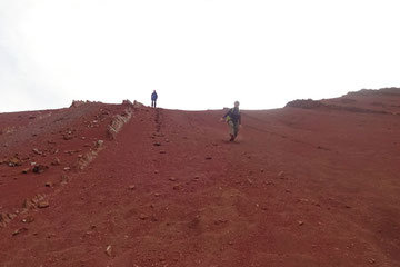 Montaña de colores valle rojo